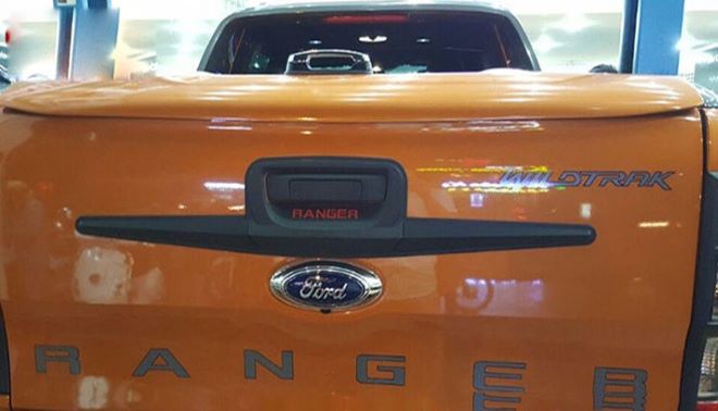 ỐP TAY MỞ CỐP MẪU ĐEN XE FORD RANGER  2016-2019